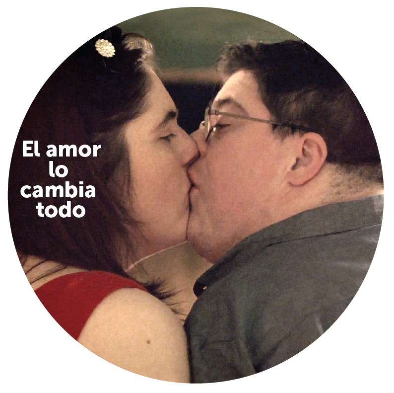 "El amor lo cambia todo" dos personajes se estan besando