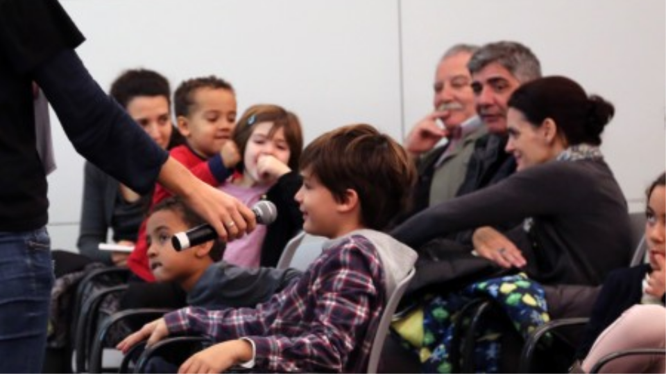 Niños participando en Inclús kids actividad inclús kids